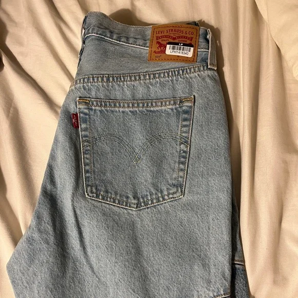 Levi's Light Blue Straight Leg Women's Jeans - Picture 2 of 6